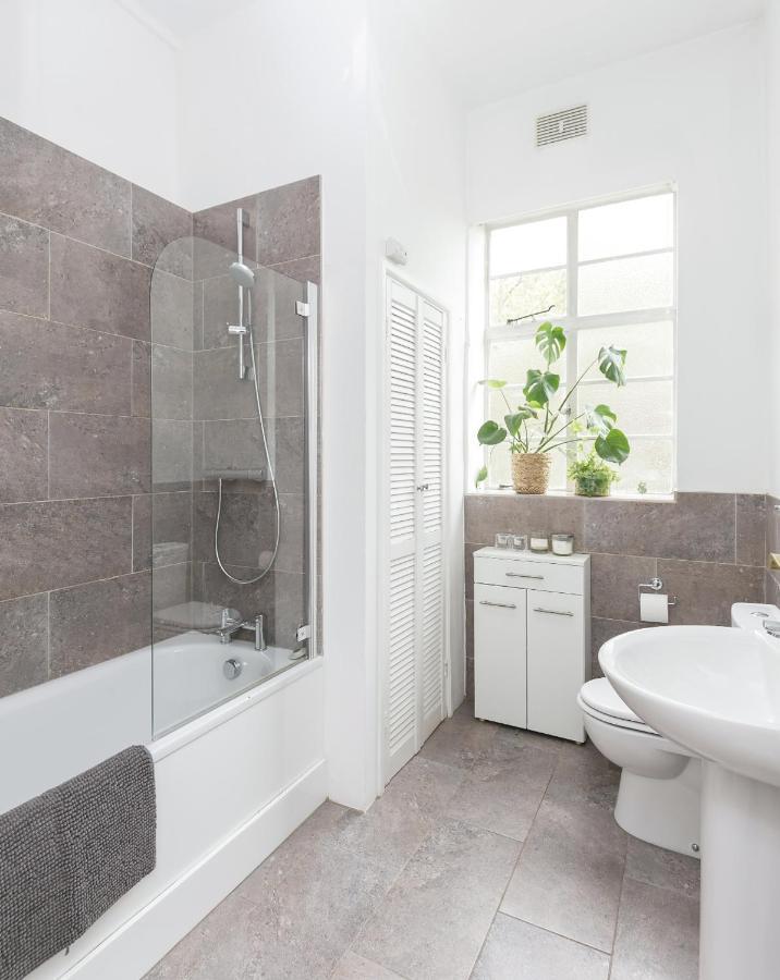 Chic 1 Bedroom Apartment In Bloomsbury, Sleeps 4 Лондон Екстериор снимка